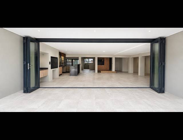 5 BEDROOM HOUSE FOR SALE IN SILWERKRUIN